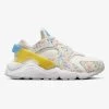 Nike Air Huarache Floral Swoosh Γυναικεία Παπούτσια SAIL/UNIVERSITY BLUE-VIVID SULFUR -Γυναικεία Παπούτσια Κατάστημα nike air huarache 7